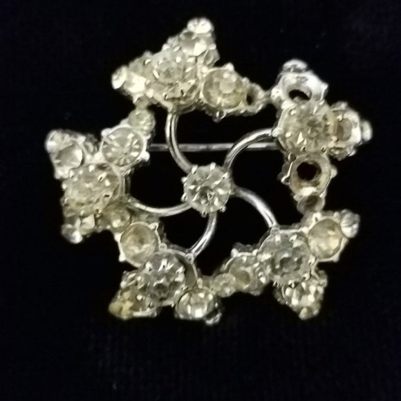 Vintage Snowflake/Star Brooch with Clear Rhinestones - Picture 1 of 5